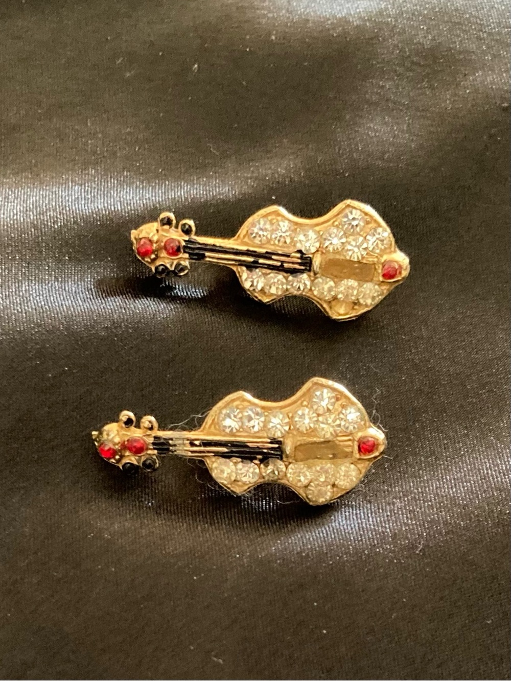 Guitar Violin Brooch Set